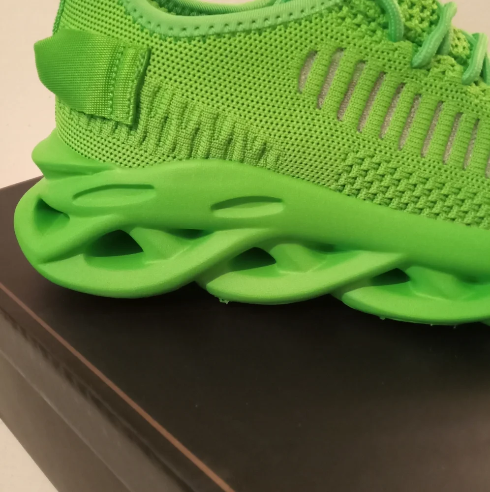 NWT NIB🎁FREE GIFT INCLUDED Sneakers Stretch Knit Upper Texture Rubber Outsole - Picture 9 of 10